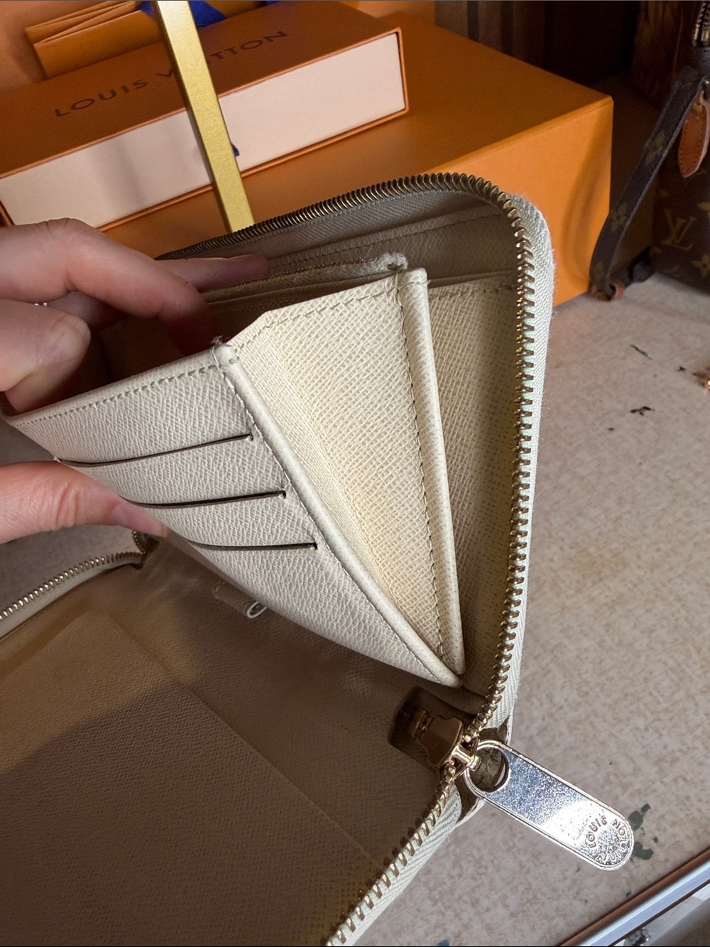 Louis Vuitton Damier Azur Zip Wallet Organizer - Picture 15 of 16